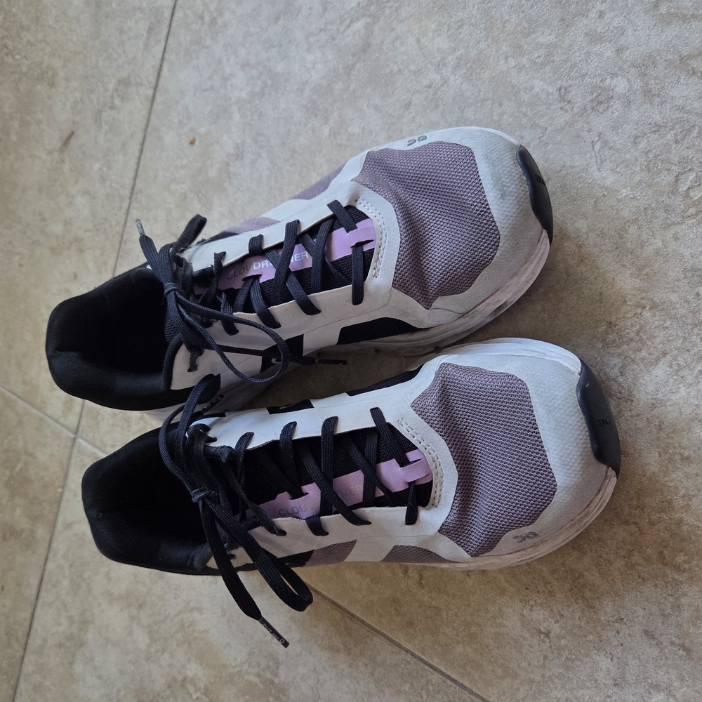 Womens Size 9 On Cloudrunner